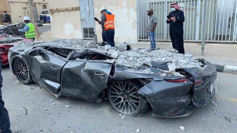 Ισοπεδώθηκαν τα αυτοκίνητα!